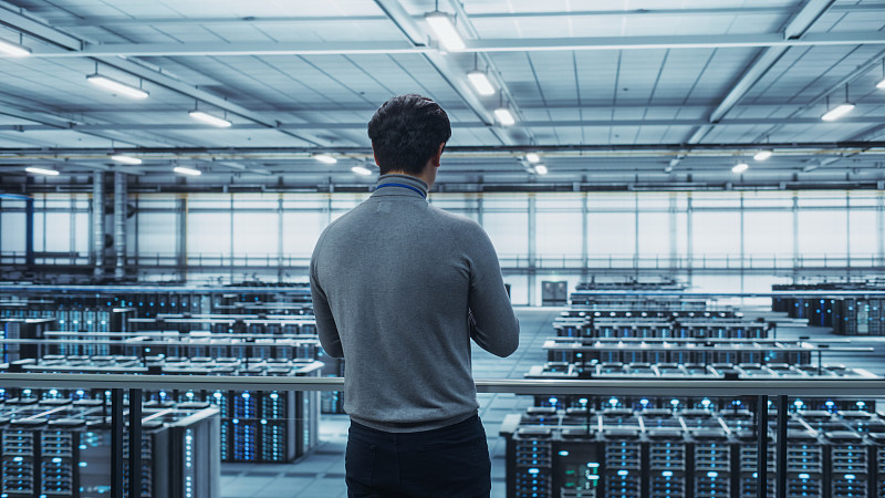 数据中心工程师的多维角色 从笔记本电脑到云端的全栈守护